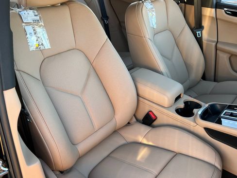 New 2026 Porsche Macan image 15