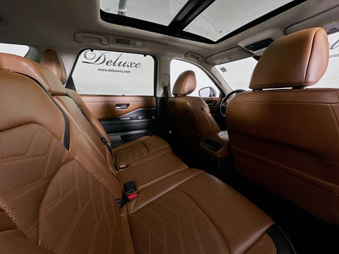 Used 2023 Nissan Pathfinder Platinum w/ Cargo Package image 32