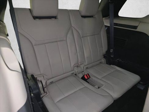 Used 2018 Land Rover Discovery HSE AWD/4WD image 12