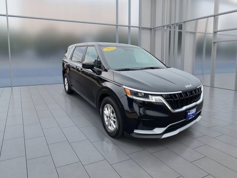 Used 2022 Kia Carnival LX FWD image 2