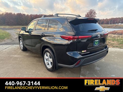Used 2023 Toyota Highlander L image 3