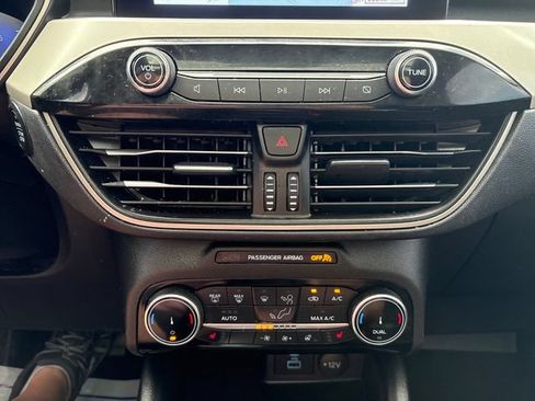 Used 2022 Ford Escape SEL w/ Technology Package AWD/4WD image 18