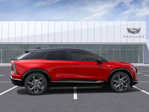 New 2025 Cadillac Optiq Luxury 1 image 5