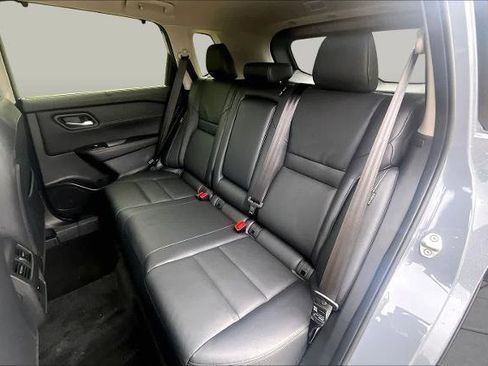 Certified 2025 Nissan Rogue SL w/ Tech Package FWD image 20