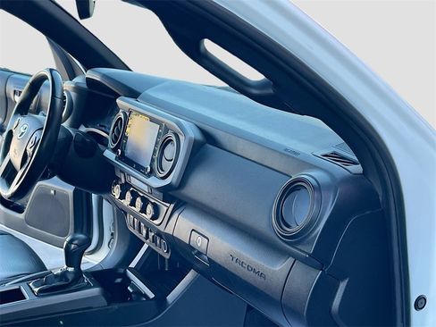 Used 2023 Toyota Tacoma TRD Off-Road image 27