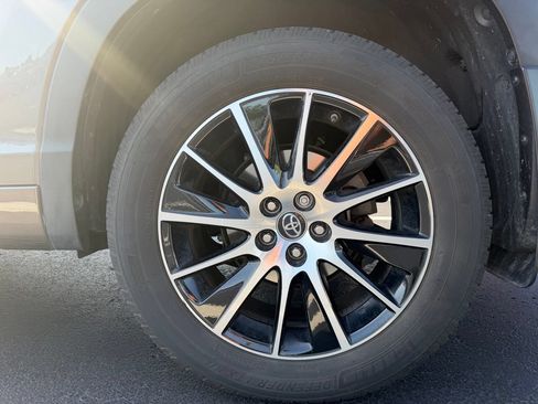 Used 2018 Toyota Highlander SE w/ Protection Package #3 AWD/4WD image 19