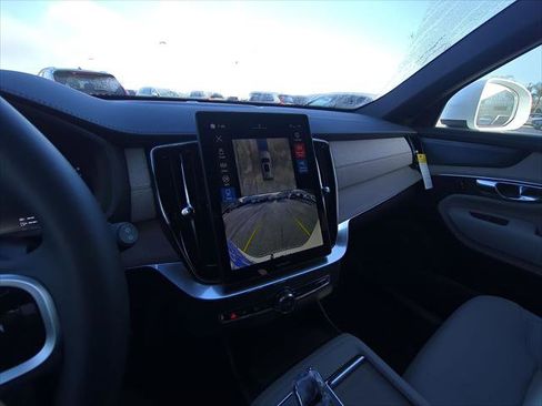 New 2026 Volvo XC90 T8 Plus w/ Protection Package Premier image 10