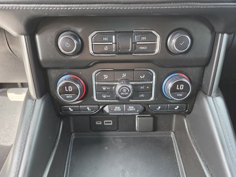 Used 2021 Chevrolet Suburban Z71 w/ Rear Media and Nav Package AWD/4WD image 16
