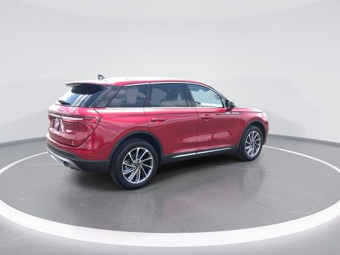 Used 2024 Lincoln Corsair AWD w/ Equipment Group 101A image 8