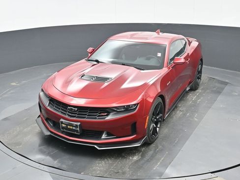 Used 2021 Chevrolet Camaro LT image 23