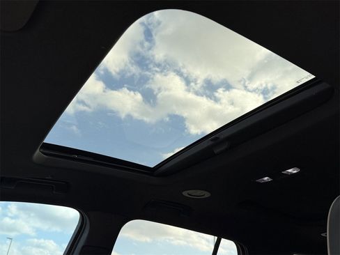 Used 2023 Chevrolet Traverse Premier w/ Redline Edition image 25