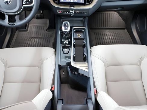 New 2026 Volvo XC60 B5 Plus w/ Protection Package Premier image 17