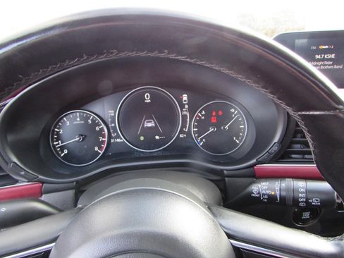 Used 2025 MAZDA MAZDA3 2.5 S Hatchback w/ Premium Pkg image 17