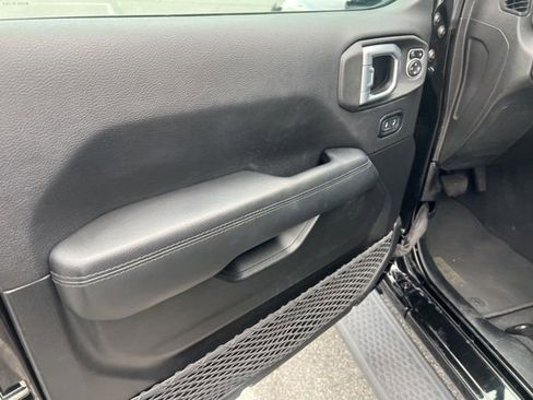 Used 2021 Jeep Wrangler Unlimited Sahara image 11