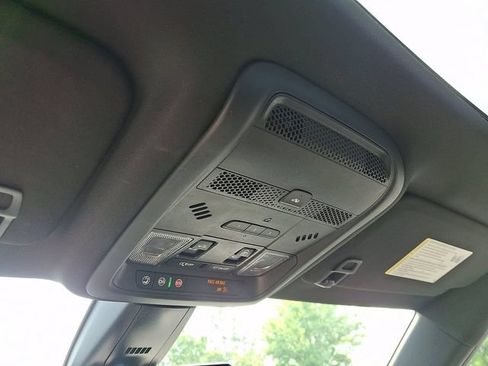 Used 2022 Cadillac XT6 Premium Luxury w/ Technology Package FWD image 31