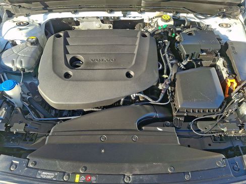 Certified 2024 Volvo XC40 B5 Plus w/ Protection Package Premier image 29