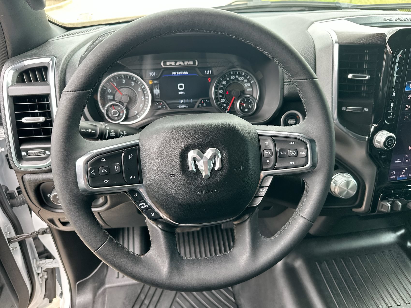 Used 2025 RAM 1500 Laramie AWD/4WD image 14