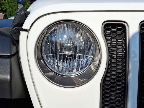 Used 2022 Jeep Wrangler Unlimited Rubicon w/ Cold Weather Group image 11