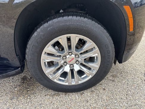 Used 2025 GMC Yukon Denali AWD/4WD image 15