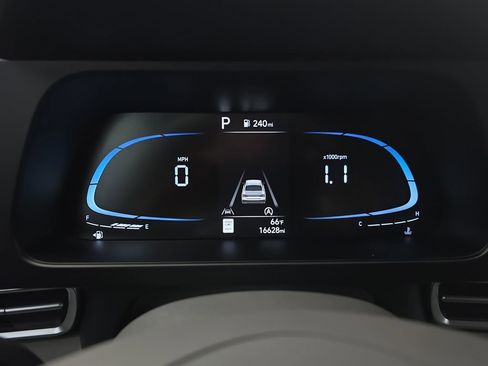 Certified 2024 Hyundai Elantra SE FWD image 18