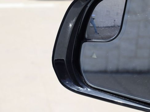 Used 2024 Jeep Wagoneer L Series II RWD image 25