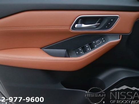 New 2026 Nissan Rogue Platinum w/ Platinum Premium Package AWD/4WD image 9