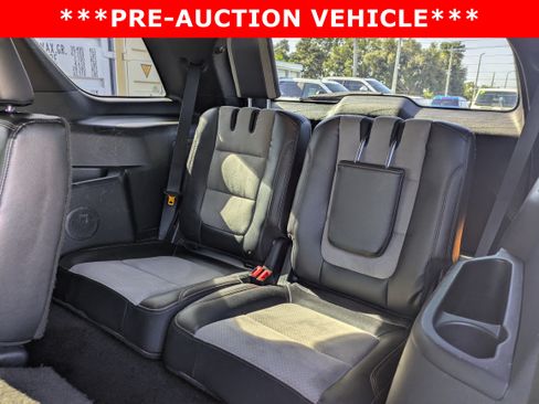 Used 2017 Ford Explorer XLT w/ Equipment Group 202A FWD image 17