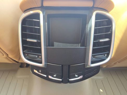Used 2016 Porsche Cayenne AWD/4WD image 33