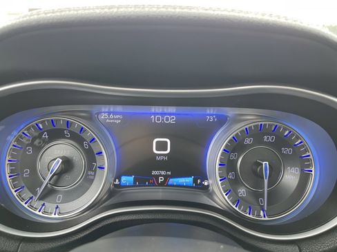 Used 2017 Chrysler 300 C image 38