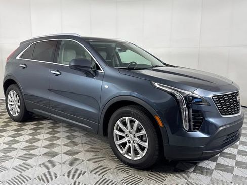 Used 2019 Cadillac XT4 Luxury w/ Cold Weather Package image 5