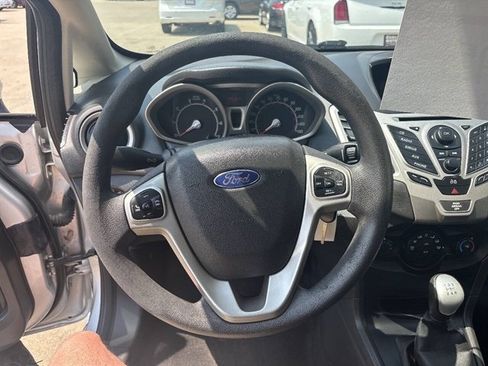 Used 2013 Ford Fiesta SE FWD image 5