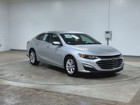 Used 2019 Chevrolet Malibu LT w/ Leather Package FWD image 3