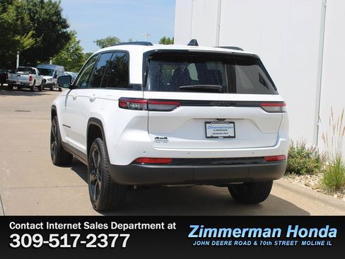 Used 2023 Jeep Grand Cherokee Altitude AWD/4WD image 24