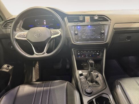 Used 2022 Volkswagen Tiguan SE image 11