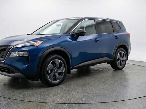 Used 2025 Nissan Rogue SV FWD image 3