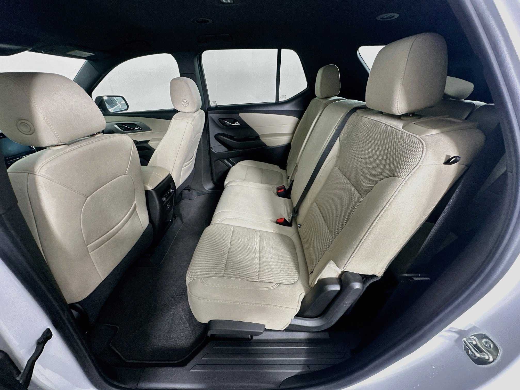 Used 2023 Chevrolet Traverse LS FWD image 28