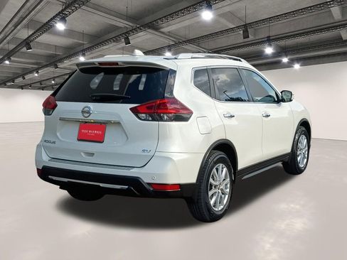 Used 2019 Nissan Rogue SV FWD image 16