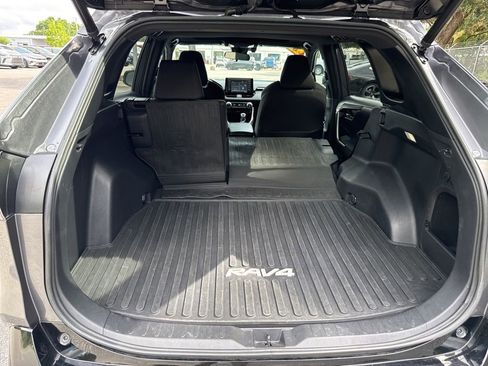 Used 2022 Toyota RAV4 SE AWD/4WD image 19