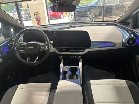 Used 2025 Chevrolet Equinox EV LT w/ Convenience Package FWD image 9