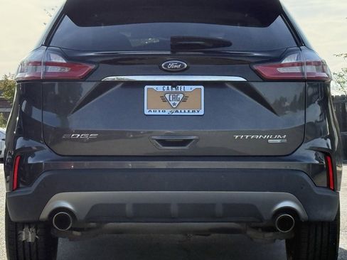 Used 2019 Ford Edge Titanium image 3