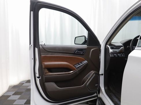 Used 2016 Chevrolet Suburban LTZ image 4