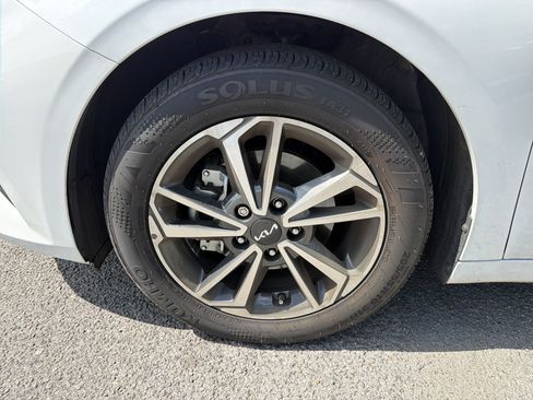 Used 2023 Kia Forte LXS w/ LXS Technology Package FWD image 7