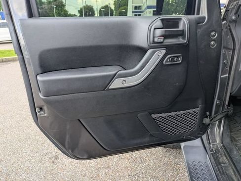 Used 2017 Jeep Wrangler Unlimited Sahara w/ Connectivity Group AWD/4WD image 24