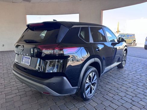 Used 2023 Nissan Rogue SV image 5