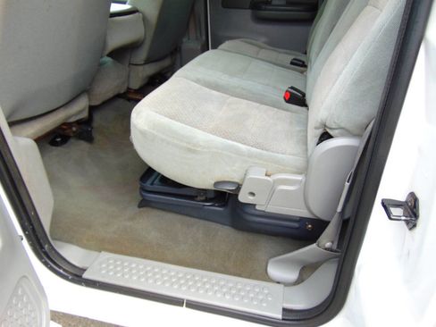 Used 2004 Ford F250 XLT image 9