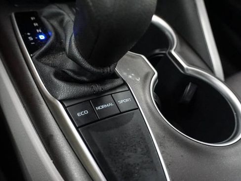Used 2022 Toyota Camry LE FWD image 18