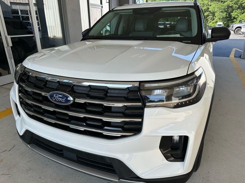 Certified 2025 Ford Explorer Active w/ Active Comfort Package RWD image 1