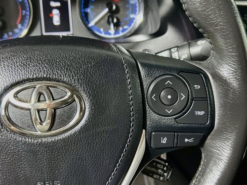 Used 2018 Toyota Corolla SE FWD image 18