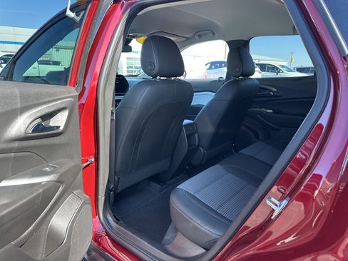 Used 2025 Chevrolet Trax LT FWD image 19