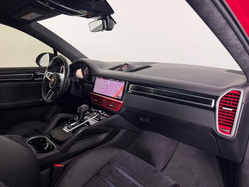 Certified 2021 Porsche Cayenne GTS AWD/4WD image 21